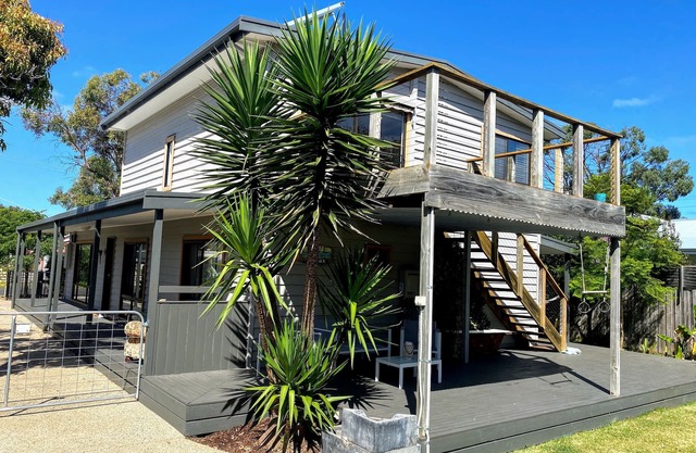 Spacious 5 bedroom, family-friendly property - enjoy the beauty of Barwon Heads.