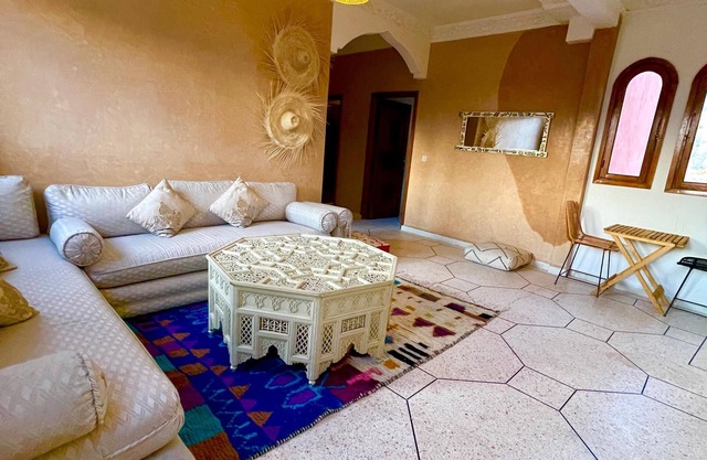 Spacious 5-bedroom house with jaccuzi and fitness Space , WiFi and more