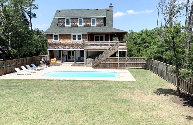 SPACIOUS 5 BEDROOM, PRIVATE HEATED POOL WITH SPACIOUS YARD, SHORT WALK TO BEACH!