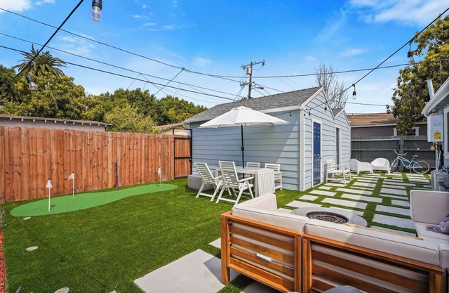 Spacious 5-bedroom Property with Private Outdoor Space + Putting Green