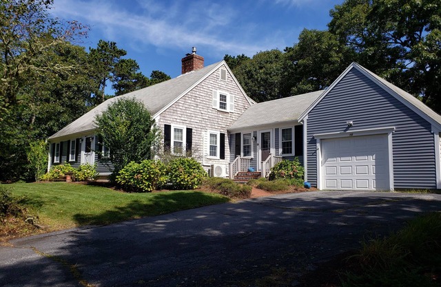 SPACIOUS 5 BR SOUTH ORLEANS HOME NEAR BEACHES, GOLF & MORE IN BEAUTIFUL CAPE COD