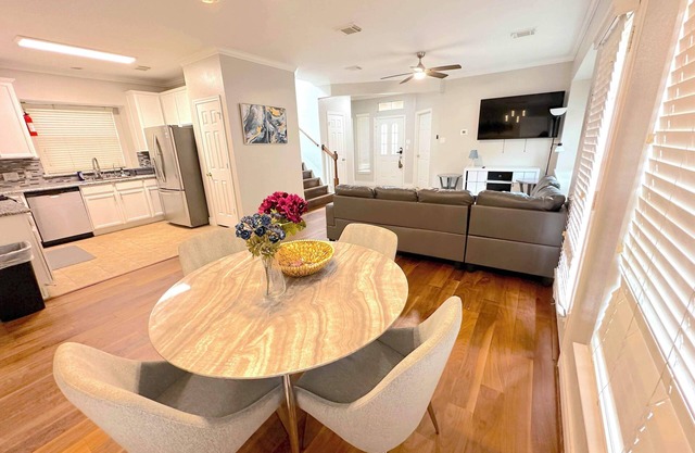 Spacious 5bed Houston Retreat Homen6 guests 4 bedrooms 5 beds 3 baths