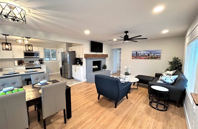 Spacious 5BR Oasis with Game Room & Fire Pit, Denver