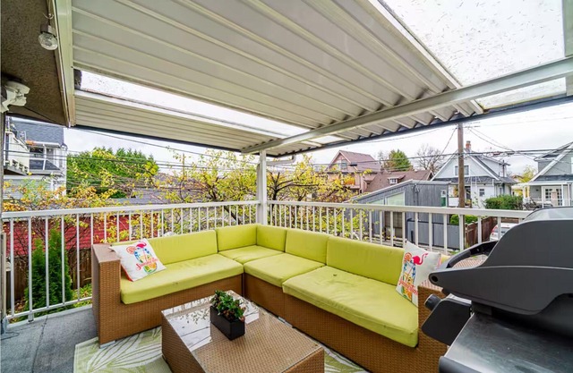 Spacious 6-Bedroom, 2.5-Bath Home Near Downtown w/4 Parking Spots and A/C
