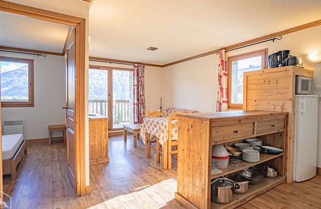 Spacious 6-person apartment in Aussois with balcony and WIFI