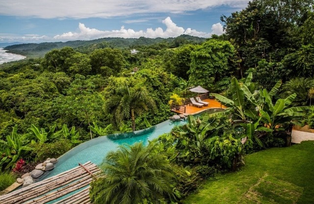 Spacious 7-bedroom villa in tranquil Mal Pais witj incredible Ocean Views