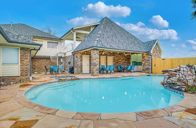 Spacious 9-Bedroom Retreat w/Pool, Game Room & BBQ – Perfect for Groups!