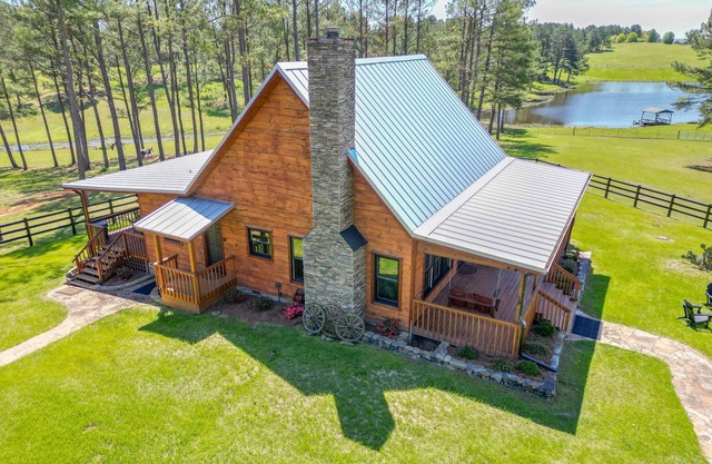 Spacious Alabama Retreat - Deck, Grill & Fire Pit!