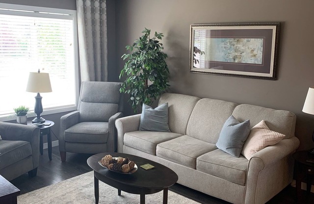 Spacious and Bright - Location!