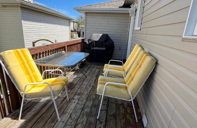 Spacious and Charming Bungalow Retreat (Close to Many Amenities)