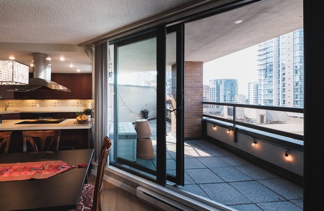 Spacious and comfortable newly updated penthouse condo in downtown Vancouver