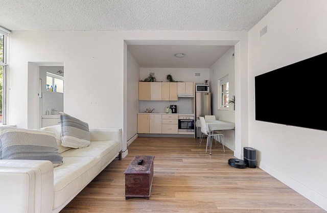 Spacious and Idyllic Unit in Little Manly