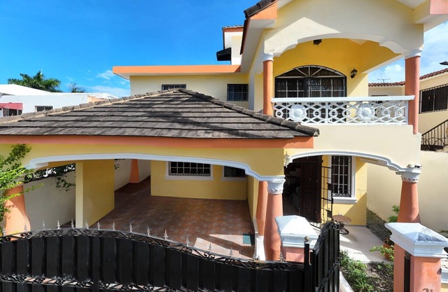 Spacious and secure villa 5 minutes from the beach