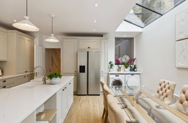 Spacious and stylish London house near river and Park free parking