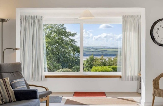 Spacious Apartment in Rock, Private Parking