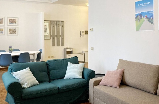 Spacious apartment in the high district of Lecco.