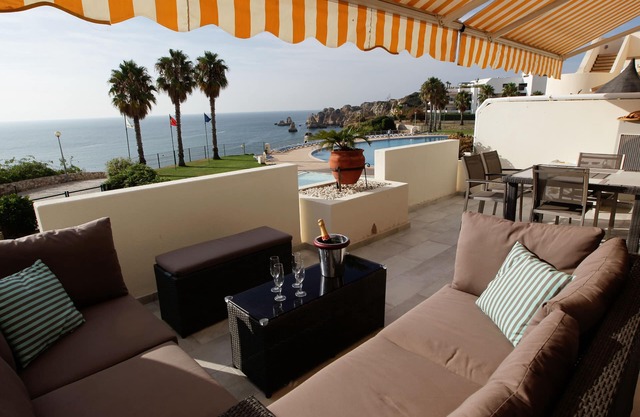 Spacious apartment with fantastic 180 ° sea view