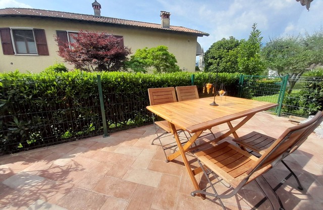 Spacious apartment with private garage, large private terrace and pets allowed