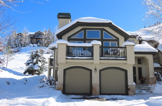 Spacious Arrowhead Retreat w/Panoramic VIEWS-Virtual Ski In-Ski Out