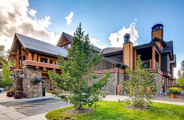 Spacious BlueSky condo with free WiFi, fireplace, & shared resort amenities