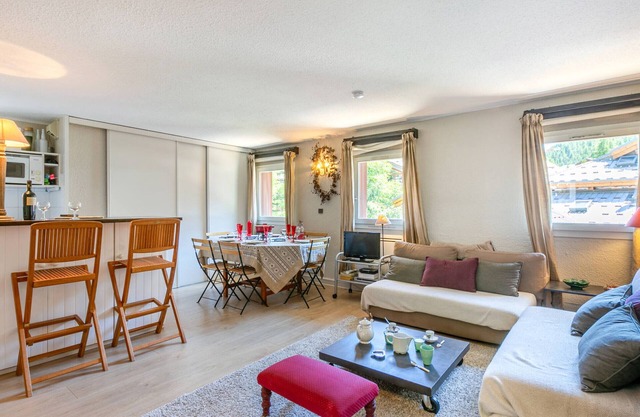 Spacious & Bright 4-Room Apartment | WiFi, Near Center, Pets Welcome
