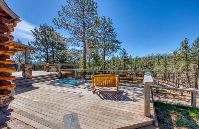 Spacious cabin in the woods w/a private hot tub, deck, & fireplace SUV needed
