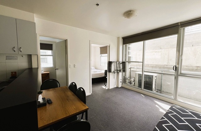 Spacious CBD Apartment for 5 | WiFi Included