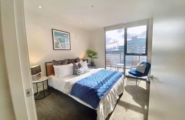 Spacious City Fringe~Pool & Free Parking