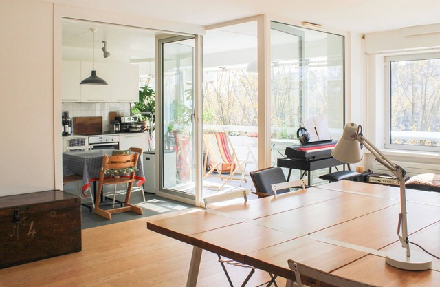 Spacious cocoon with a terrace view on the canal
