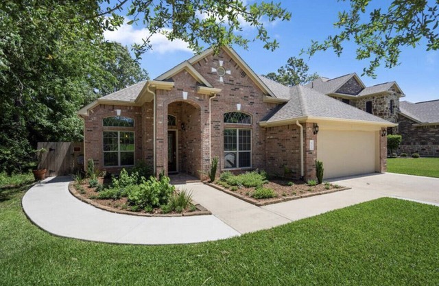 Spacious Conroe Home < 4 miles to the Lake!