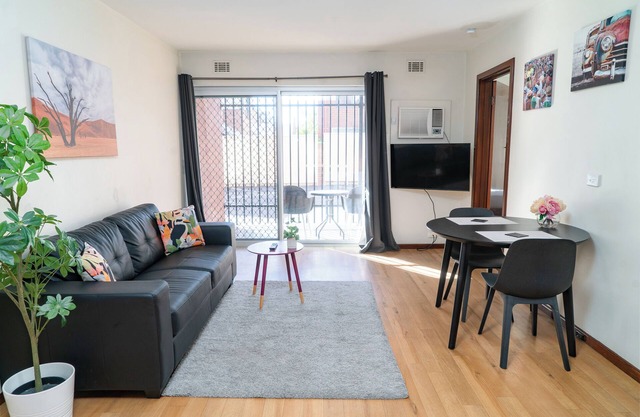 Spacious & Cosy Self-contained Apartment