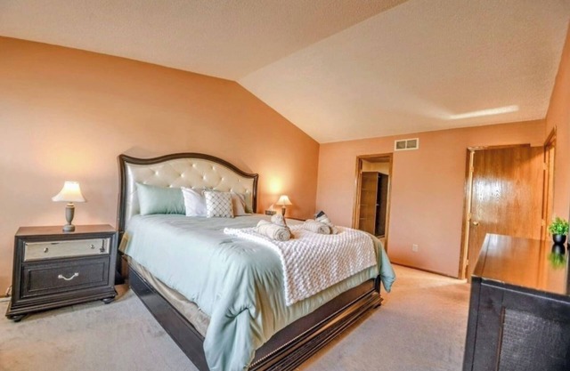 Spacious Cozy home w/King Master Ste