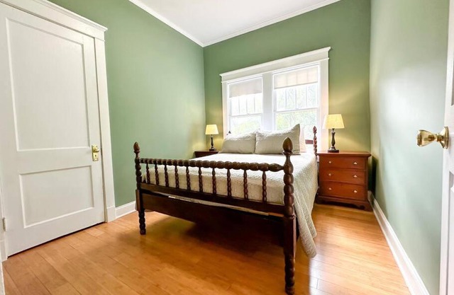 Spacious Craftsman near Staunton