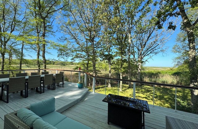 Spacious deck with amazing view, neighborhood path to Skaket Beach, game room