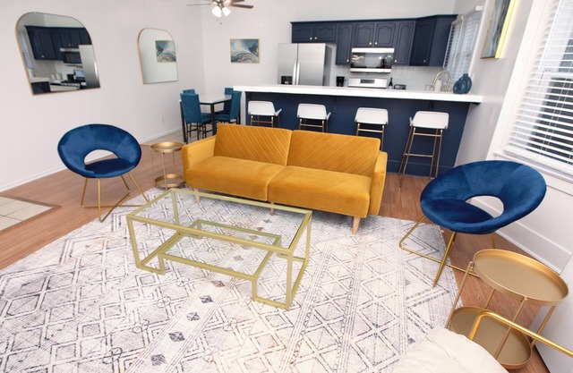 Spacious Downtown Gem w/Parking