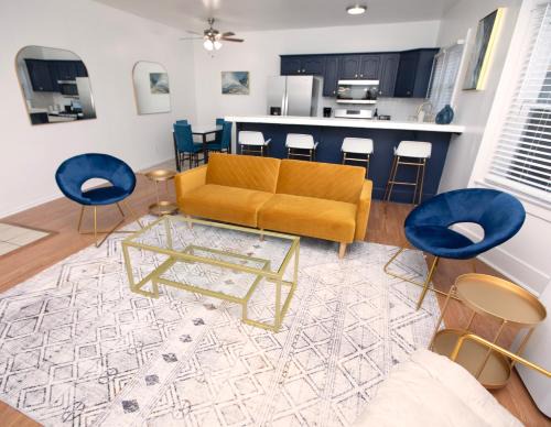 Spacious Downtown Gem With Parking