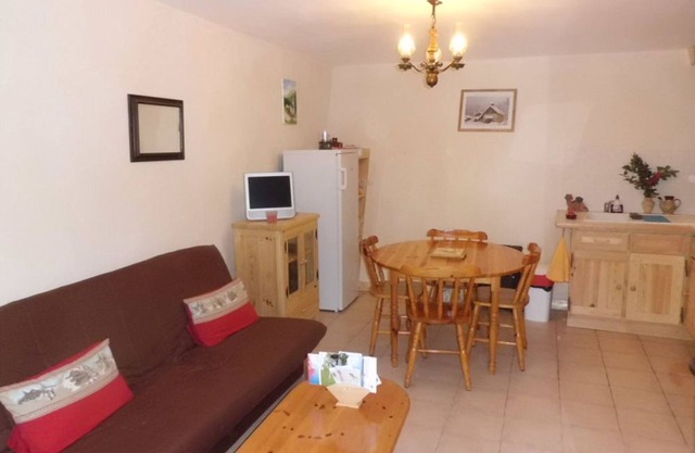 Spacious Duplex Apartment - 1 Bedroom, Sleeps 4, Central Brides-les-Bains