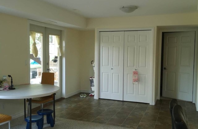 Spacious Family-Friendly Suite Near Cultus Lake with Private Entrance & Patio