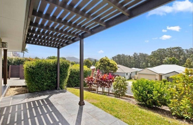 Spacious family home w/King bed, A/C, Coffee & Beer. Pet-friendly near Sawtell.