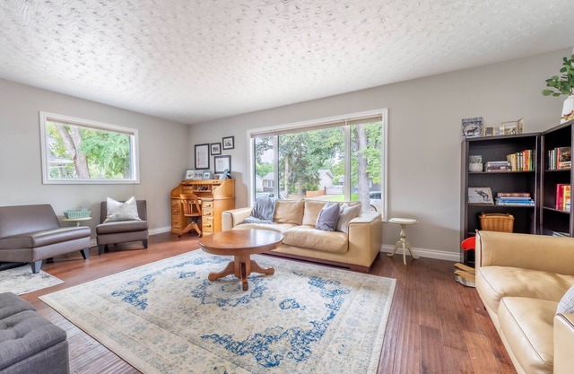 Spacious family home with lots of room and a great entertainment space!