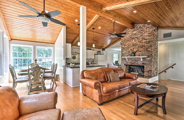Spacious Family Home on Lake Marion w/Boat Ramp!