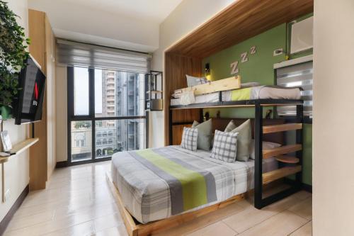 Spacious Family Sleeper BGC & 84inch Cinema