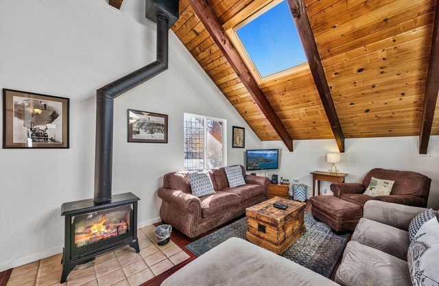 Spacious Forest Mtn Chalet 3BR,2BA+Bonus Bunk Rm