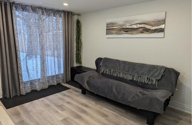 Spacious Fully Furnished Private Apartment with Ravine view!, North York!nn