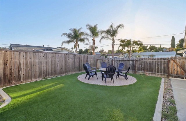 Spacious, Gated Yard, No Stair, King Bed, 1600 sqft