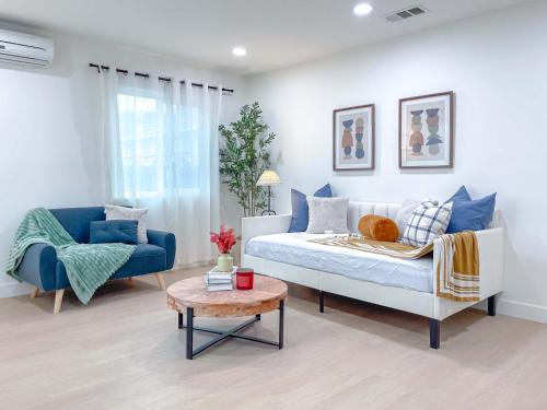 Spacious Getaway Between LA And OC - 4BR