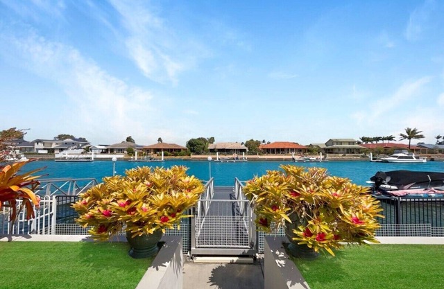 Spacious Holiday Unit on Canal at Banksia Beach
