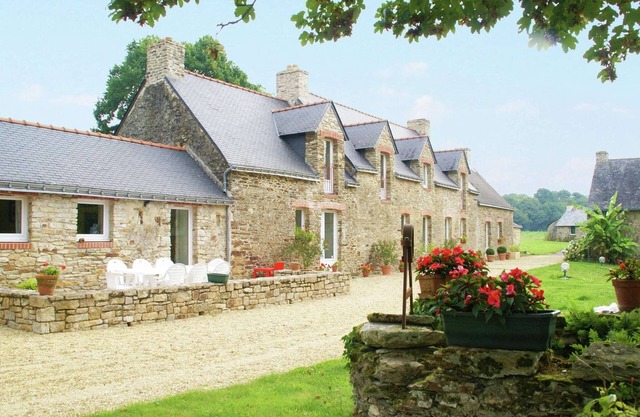 Spacious Holiday Home in Assérac with a Fenced Pond