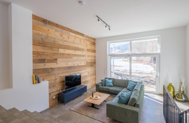 Spacious home, slopes within walking distance