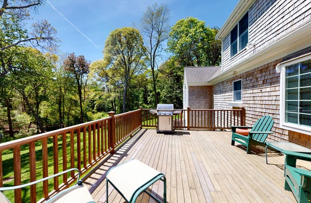 Spacious home with huge deck & tree-lined yard, grill, & WiFi - great location